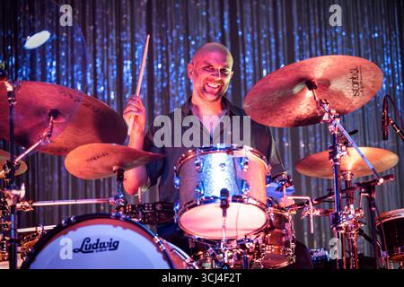 Oslo, Norwegen. September 2025. Die US-amerikanische Band Lord Huron spielt ein Live-Konzert in der Sentrum Scene in Oslo. Hier wird Schlagzeuger Mark Barry live auf der Bühne gesehen. Quelle: Gonzales Photo/Alamy Live News Stockfoto