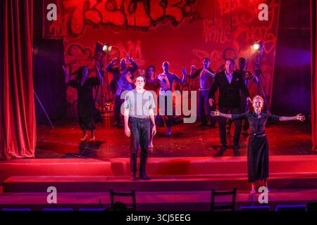 london, Großbritannien. September 2025. Diese politisch aufgeladene Nacherzählung der wahren Geschichte hinter Molochnikovs Versuch, die Möwe zu inszenieren, ist voll von komödiantischem Chaos und zutiefst persönlichen Erkundungen der Vertreibung.erstellt und inszeniert von Alexander Molochnikov, international renommierter Regisseur und Theatermacher und Kritiker von Putins Regime, der bei Ausbruch des Krieges aus Russland geflohen ist, verbindet das Stück autobiografisches Drama und beißende Satire mit Tschechow Themen.Paul Quezada-Paul Live News Stockfoto