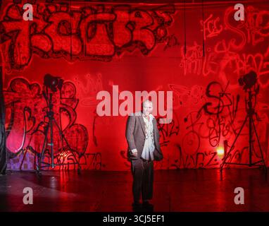 london, Großbritannien. September 2025. Diese politisch aufgeladene Nacherzählung der wahren Geschichte hinter Molochnikovs Versuch, die Möwe zu inszenieren, ist voll von komödiantischem Chaos und zutiefst persönlichen Erkundungen der Vertreibung.erstellt und inszeniert von Alexander Molochnikov, international renommierter Regisseur und Theatermacher und Kritiker von Putins Regime, der bei Ausbruch des Krieges aus Russland geflohen ist, verbindet das Stück autobiografisches Drama und beißende Satire mit Tschechow Themen.Paul Quezada-Paul Live News Stockfoto