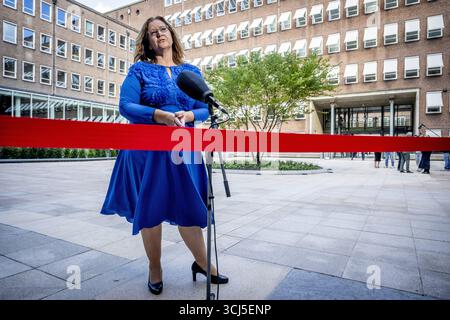 DIE HAAGER - die scheidende Aukje de Vries, Staatssekretärin für auswärtige Angelegenheiten im Ministerium für Allgemeine Angelegenheiten, ist an der wöchentlichen Kabinettssitzung anwesend. ANP /HOLLANDSE HOOGTE /ROBIN UTRECHT niederlande Out - belgien Out Stockfoto