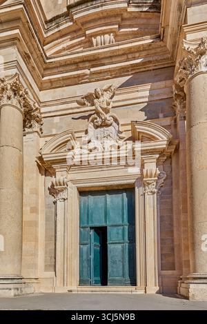 Fassade der Jesuitenkirche, erbaut 1725, ist die Kirche dem Heiligen Ignatius, Dubrovnik, Kroatien, Europa geweiht Stockfoto