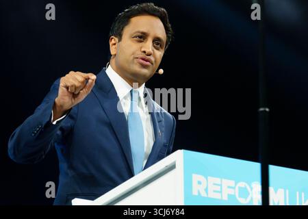 Birmingham NEC. Freitag, 5. September 2025. Zia Yusef, Leiterin der Politik, spricht auf der Konferenz der Reformpartei. Bridget Catterall/AlamyLiveNews Stockfoto