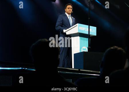 Birmingham NEC. Freitag, 5. September 2025. Zia Yusef, Leiterin der Politik, spricht auf der Konferenz der Reformpartei. Bridget Catterall/AlamyLiveNews Stockfoto