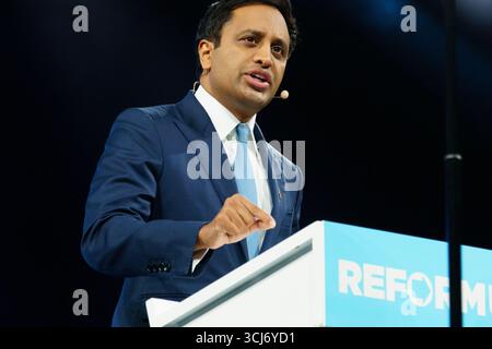 Birmingham NEC. Freitag, 5. September 2025. Zia Yusef, Leiterin der Politik, spricht auf der Konferenz der Reformpartei. Bridget Catterall/AlamyLiveNews Stockfoto