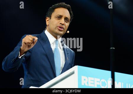 Birmingham NEC. Freitag, 5. September 2025. Zia Yusef, Leiterin der Politik, spricht auf der Konferenz der Reformpartei. Bridget Catterall/AlamyLiveNews Stockfoto