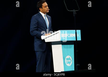Birmingham NEC. Freitag, 5. September 2025. Zia Yusef, Leiterin der Politik, spricht auf der Konferenz der Reformpartei. Bridget Catterall/AlamyLiveNews Stockfoto