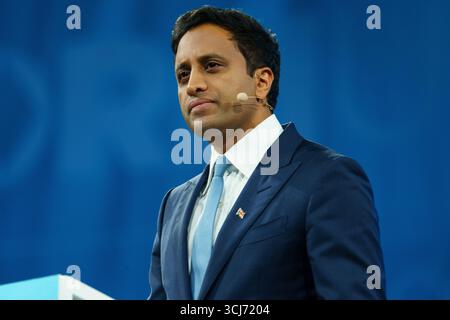 Birmingham NEC. Freitag, 5. September 2025. Zia Yusef, Leiterin der Politik, spricht auf der Konferenz der Reformpartei. Bridget Catterall/AlamyLiveNews Stockfoto