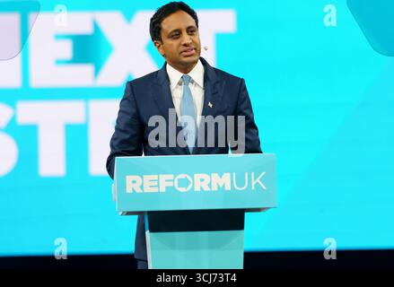 Birmingham NEC. Freitag, 5. September 2025. Zia Yusef, Leiterin der Politik, spricht auf der Konferenz der Reformpartei. Bridget Catterall/AlamyLiveNews Stockfoto