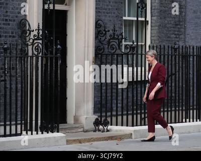 Die neu ernannte Außenministerin Yvette Cooper kommt in der Londoner Downing Street an, wo Premierminister Sir Keir Starmer sein Kabinett nach dem Rücktritt von Angela Rayner umgruppiert. Bilddatum: Freitag, 5. September 2025. Stockfoto