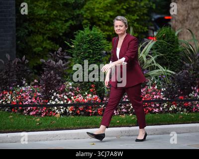 Die neu ernannte Außenministerin Yvette Cooper kommt in der Londoner Downing Street an, wo Premierminister Sir Keir Starmer sein Kabinett nach dem Rücktritt von Angela Rayner umgruppiert. Bilddatum: Freitag, 5. September 2025. Stockfoto