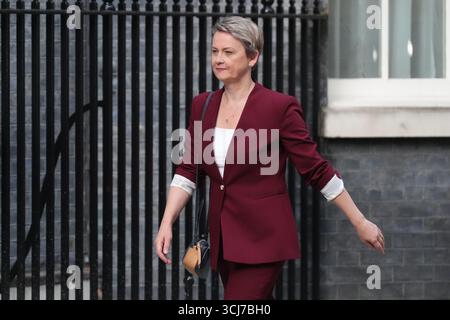 Die neu ernannte Außenministerin Yvette Cooper kommt in der Londoner Downing Street an, wo Premierminister Sir Keir Starmer sein Kabinett nach dem Rücktritt von Angela Rayner umgruppiert. Bilddatum: Freitag, 5. September 2025. Stockfoto