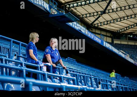 London, Großbritannien. September 2025. London, England, 05. September 2025: Chelsea Fans vor dem Spiel der Womens Super League zwischen Chelsea und Manchester City in der Stamford Bridge in London. (Foto: Pedro Porru/Sports Press Photo/SPP) Credit: SPP Sport Press Photo. /Alamy Live News Stockfoto