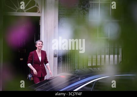 Die neu ernannte Außenministerin Yvette Cooper verlässt 10 Downing Street, London, nachdem Premierminister Sir Keir Starmer nach dem Rücktritt von Angela Rayner das Kabinett neu besetzt hatte. Bilddatum: Freitag, 5. September 2025. Stockfoto
