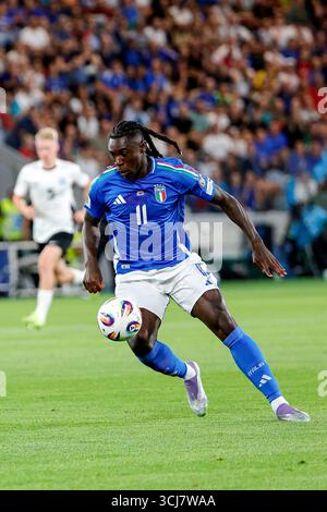 5. September 2025; Gewiss-Stadion, Bergamo, Italien, Qualifikation zur FIFA-Weltmeisterschaft, Gruppe I, Italien gegen Estland; Moise Kean aus Italien läuft mit dem Ball Stockfoto