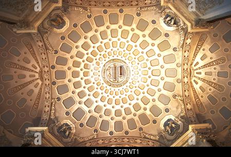 STRESA, ITALIEN 5. AUGUST 2025: Innenraum des Borromeo-Palastes auf der Isola Bella am Lago Maggiore im Piemont. Stockfoto