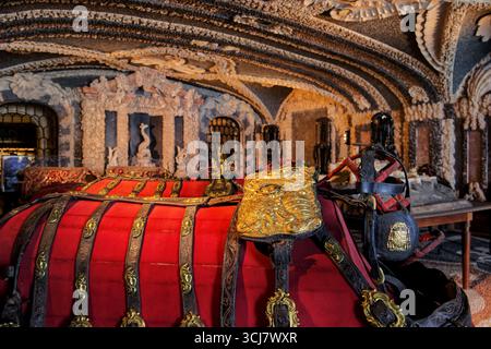 STRESA, ITALIEN 5. AUGUST 2025: Innenraum des Borromeo-Palastes auf der Isola Bella am Lago Maggiore im Piemont. Stockfoto