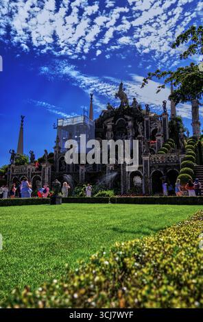 STRESA, ITALIEN 5. AUGUST 2025: Gärten des Borromeo-Palastes auf der Isola Bella am Lago Maggiore im Piemont. Stockfoto