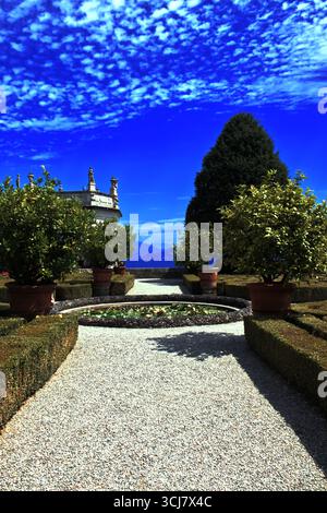 Gärten des Borromeo-Palastes auf der Isola Bella am Lago Maggiore im Piemont in Italien. Stockfoto