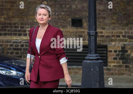 London, Großbritannien. September 2025. Yvette Cooper, neu ernannte Außenministerin und ehemalige Innenministerin, betritt die Downing Street 10 während der Kabinettsumbildung. Quelle: Imageplotter/Alamy Live News Stockfoto