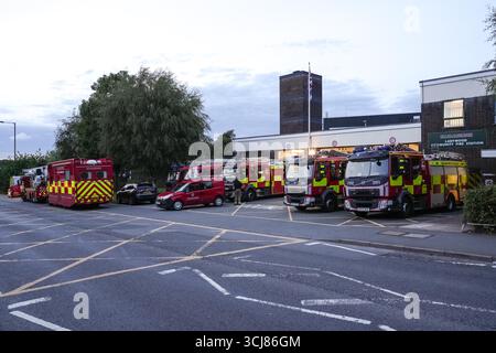Ladywood Fire Station, Birmingham, 5. September 2025. Eine riesige Beteiligung von West Midlands Feuerwehrfahrzeugen an der Ladywood Community Fire Station in Birmingham, nachdem Polizei und Feuerwehr zusammen arbeiteten, nachdem Berichte über einen Mann, der sich am Freitagnachmittag verdächtig in Erdington verhielt, berichtet hatten. An einem Punkt gab es 12 Feuerwehrfahrzeuge, eine hydraulische Plattform, einen Transporter zur Identifizierung von Substanzen, 3 Hilfsfahrzeuge und das Vorfall-Kommandofahrzeug. In der Station befinden sich in der Regel zwei Feuerwehrfahrzeuge und ein 4x4-Fahrzeug mit Brigadeeinsatz. Es wird angenommen, dass die Station als Antwortstelle im cas verwendet wurde Stockfoto
