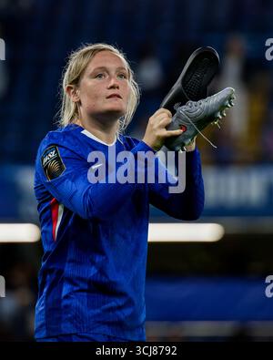 London, Großbritannien. September 2025. London, England, 05. September 2025: Erin Cuthbert (8 Chelsea) nach dem Spiel der Womens Super League zwischen Chelsea und Manchester City an der Stamford Bridge in London. (Foto: Pedro Porru/Sports Press Photo/SPP) Credit: SPP Sport Press Photo. /Alamy Live News Stockfoto