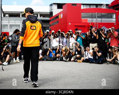 Piombino, Piombino, Italien. September 2025. 4 Lando Norris vom Team McLaren Formel-1-Team, McLaren Mercedes MCL39, im Paddock, während der FIA Formel-1-Weltmeisterschaft Formel-1-Pirelli Gran Premio d'Italia 2025, 05. September, in Monza, Italien (Credit Image: © Luca Barsali/ZUMA Press Wire) NUR REDAKTIONELLE VERWENDUNG! Nicht für kommerzielle ZWECKE! Stockfoto