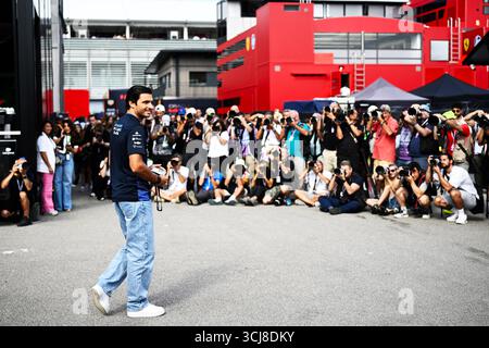 Piombino, Piombino, Italien. September 2025. 55 Carlos Sainz vom Team Atlassian Williams Racing, Williams Mercedes FW47, im Paddock, während der FIA Formel 1 Weltmeisterschaft Pirelli Gran Premio d'Italia 2025, 05. September, in Monza, Italien (Credit Image: © Luca Barsali/ZUMA Press Wire) NUR REDAKTIONELLE VERWENDUNG! Nicht für kommerzielle ZWECKE! Stockfoto