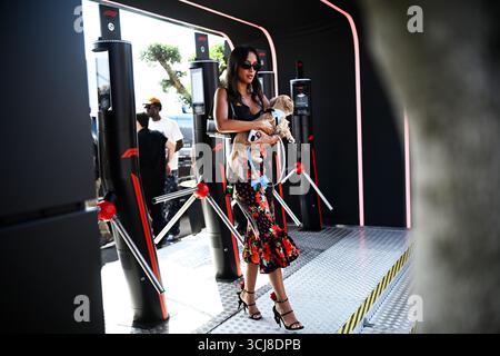 Piombino, Piombino, Italien. September 2025. Alexandra Malena Saint Mleux, in Paddock, während der FIA Formel-1-Weltmeisterschaft Formel-1-Pirelli Gran Premio d'Italia 2025, 05. September, in Monza, Italien (Bild: © Luca Barsali/ZUMA Press Wire) NUR REDAKTIONELLE VERWENDUNG! Nicht für kommerzielle ZWECKE! Stockfoto