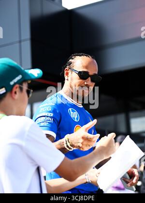 Piombino, Piombino, Italien. September 2025. 44 Lewis Hamilton vom Team Scuderia Ferrari HP, Ferrari SF-25, in Paddock, während der FIA Formel 1 Weltmeisterschaft Pirelli Gran Premio d'Italia 2025, 05. September, in Monza, Italien (Foto: © Luca Barsali/ZUMA Press Wire) NUR REDAKTIONELLE VERWENDUNG! Nicht für kommerzielle ZWECKE! Stockfoto