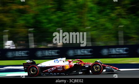 Piombino, Piombino, Italien. September 2025. 16 Charles Leclerc vom Team Scuderia Ferrari HP, Ferrari SF-25, sie werden während der FIA Formel 1 Weltmeisterschaft Pirelli Gran Premio d'Italia 2025, 5. September, in Monza, Italien (Foto: © Luca Barsali/ZUMA Press Wire) NUR REDAKTIONELLE VERWENDUNG! Nicht für kommerzielle ZWECKE! Stockfoto