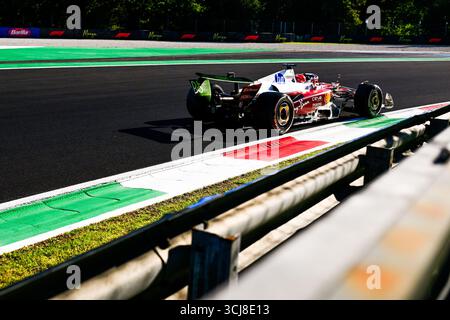 Piombino, Piombino, Italien. September 2025. 16 Charles Leclerc vom Team Scuderia Ferrari HP, Ferrari SF-25, sie werden während der FIA Formel 1 Weltmeisterschaft Pirelli Gran Premio d'Italia 2025, 5. September, in Monza, Italien (Foto: © Luca Barsali/ZUMA Press Wire) NUR REDAKTIONELLE VERWENDUNG! Nicht für kommerzielle ZWECKE! Stockfoto