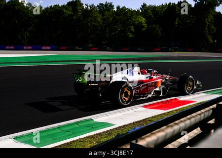 Piombino, Piombino, Italien. September 2025. 16 Charles Leclerc vom Team Scuderia Ferrari HP, Ferrari SF-25, sie werden während der FIA Formel 1 Weltmeisterschaft Pirelli Gran Premio d'Italia 2025, 5. September, in Monza, Italien (Foto: © Luca Barsali/ZUMA Press Wire) NUR REDAKTIONELLE VERWENDUNG! Nicht für kommerzielle ZWECKE! Stockfoto