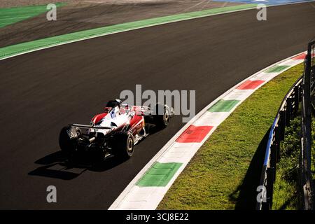 Piombino, Piombino, Italien. September 2025. 16 Charles Leclerc vom Team Scuderia Ferrari HP, Ferrari SF-25, sie werden während der FIA Formel 1 Weltmeisterschaft Pirelli Gran Premio d'Italia 2025, 5. September, in Monza, Italien (Foto: © Luca Barsali/ZUMA Press Wire) NUR REDAKTIONELLE VERWENDUNG! Nicht für kommerzielle ZWECKE! Stockfoto