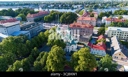 Aus der Vogelperspektive der orthodoxen Katharinenkirche in Pärnu, einem Badeort an der Ostseeküste in Estland Stockfoto