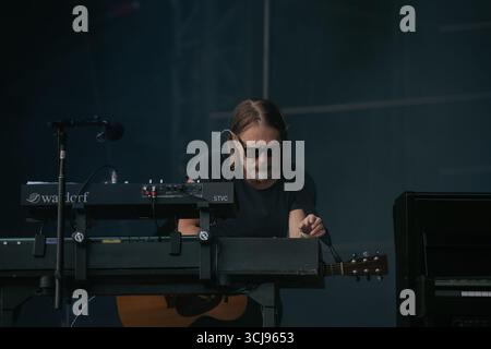 Verschiedene, UK. März 2024. Thom Yorke, Frontmann von Radiohead, wird während einer Live-Vorstellung gezeigt. Yorke steht derzeit im Rampenlicht angesichts des erneuten Interesses an Radiohead und Nebenprojekten wie The Smile, wobei Fans weitere Ankündigungen der legendären Alternative Rock Band erwarten. (Foto: Alex Cropper/SIPA USA) Credit: SIPA USA/Alamy Live News Stockfoto