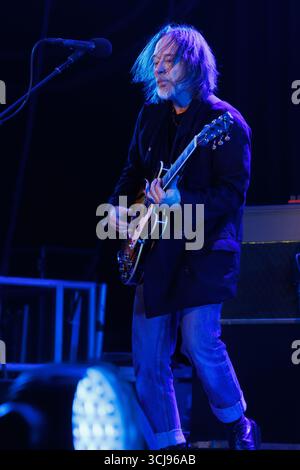 Verschiedene, UK. März 2024. Thom Yorke, Frontmann von Radiohead, wird während einer Live-Vorstellung gezeigt. Yorke steht derzeit im Rampenlicht angesichts des erneuten Interesses an Radiohead und Nebenprojekten wie The Smile, wobei Fans weitere Ankündigungen der legendären Alternative Rock Band erwarten. (Foto: Alex Cropper/SIPA USA) Credit: SIPA USA/Alamy Live News Stockfoto