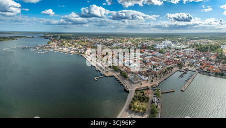 Panoramablick auf die Stadt Västervik in Schweden beliebter Sommerurlaub für Einheimische Stockfoto