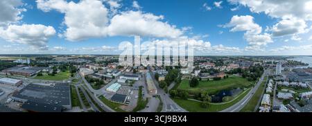 Aus der Vogelperspektive von Nyköping in Schweden mit mittelalterlicher Burgruine Stockfoto