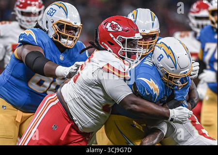 Sao Paulo, Brasilien. September 2025. Los Angeles Chargers Spieler Omarion Hampton, während eines Spiels gegen die Kansas City Chiefs, gültig für Woche 1 der NFL Regular Season, in der Neo Química Arena östlich von São Paulo, am Freitagabend, 05/2025 Credit: Brazil Photo Press/Alamy Live News Stockfoto