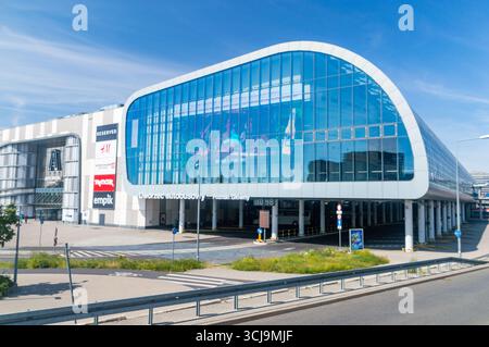Posen, Polen - 22. Juni 2025: Busbahnhof Posen. Stockfoto