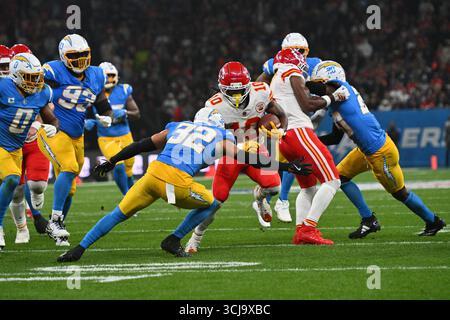 Sao Paulo, Brasilien. September 2025. SAO PAULO, BRASILIEN – 5. SEPTEMBER: Kansas City Chiefs Running Back Isiah Pacheco #10 spielt den Ball während des NFL-Spiels zwischen Los Angeles Chargers und Kansas City Chiefs in der Corinthians Arena am 5. September 2025 in Sao Paulo, Brasilien. (Foto: Leandro Bernardes/PxImages) Credit: PX Images/Alamy Live News Stockfoto