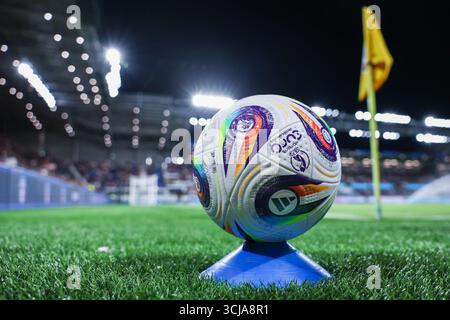 Bergamo, Italien. September 2025. Offizieller Matchball, der während des Qualifikationsspiels der FIFA-Weltmeisterschaft 2026 zwischen Italien und Estland in der New Balance Arena zu sehen ist Credit: dpa/Alamy Live News Stockfoto