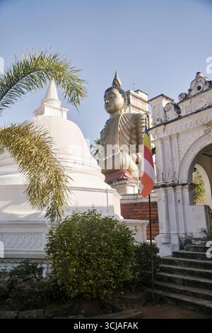 Buddha Statue im Wewurukannala Vihara Tempel in Dickwella, Sri Lanka. Der größte Buddha in Sri Lanka Stockfoto