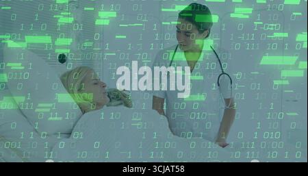 Diskussion der Gesundheitsaktualisierungen Seniorin und Krankenschwester im Krankenhaus mit Stethoskop, Binärüberlagerung Stockfoto