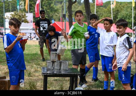 Seixal, Portugal. September 2025. Kinder, die während der Festa do Avante, organisiert von der Kommunistischen Partei Portugals (PCP), Sport treiben. Quelle: Ricardo Rocha/Alamy Live News. Stockfoto