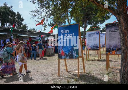 Seixal, Portugal. September 2025. Die Menschen nehmen an der Festa do Avante teil, dem jährlichen politischen und kulturellen Festival der Kommunistischen Partei Portugals (PCP). Quelle: Ricardo Rocha/Alamy Live News. Stockfoto