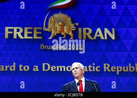 Brüssel, Belgien September 2025. Der ehemalige US-Vizepräsident Mike Pence wurde am Samstag, den 06. September 2025, in Brüssel auf einer von iranischen Verbänden in Europa organisierten Demonstration für einen freien Iran in Zusammenarbeit mit der iranischen Alternativbewegung NCRI (NCRI-Programm) vorgestellt. BELGA FOTO NICOLAS MAETERLINCK Credit: Belga News Agency/Alamy Live News Stockfoto