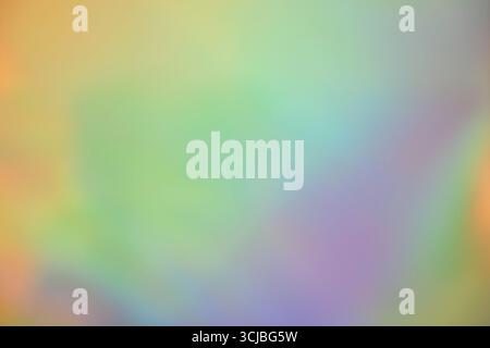 Abstrakte Pastellfarben verlaufender Hintergrund. Verschwommenes, diffuses Blendlicht, irisierender Hintergrund mit schimmernden Reflexionen, holographisches Leuchten, prismatisch Stockfoto