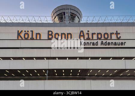 Der Flughafen Köln/Bonn Konrad Adenauer zählt zu den größten Verkehrsflughäfen Deutschlands und ist ein wichtiges Drehkreuz für Passagier- und Frachtverkehr im Rheinland. *** Köln/Bonn der Flughafen Konrad Adenauer ist einer der größten Verkehrsflughäfen Deutschlands und ein wichtiger Drehkreuz für den Personen- und Güterverkehr im Rheinland. Nordrhein-Westfalen Deutschland, Deutschland GMS19634 Stockfoto