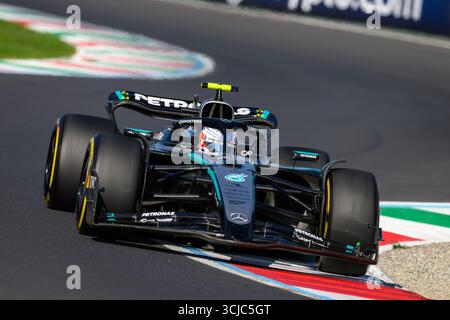 Monza, Italien. September 2025. Kimi ANTONELLI (ITA) fuhr für Mercedes in Runde 10 während der Qualifikationsrunde des PIRELLI GRAN PREMIO D'ITALIA 2025 auf dem Autodromo Nazionale in Monza (Italien), der 16. Runde der FIA F1 Weltmeisterschaft 2025. Der italienische Fahrer belegte den 7. Platz in der Sonntagsaufstellung. Quelle: Riccardo Righetti/Alamy Live News Stockfoto